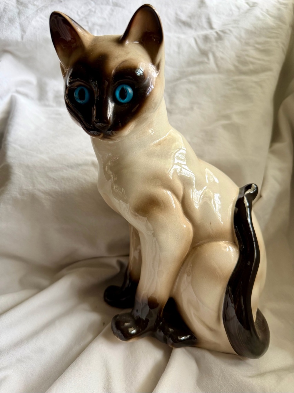 Mid century Modern Cream and Dark Brown Siamese Cat Figurine with Blue Eyes